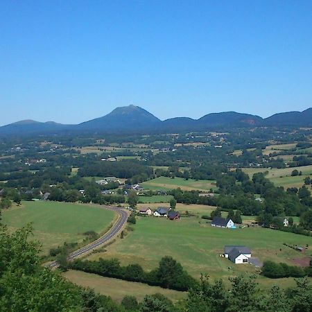 Lilas, Gite Saint Antoine, Orcival, Entre Sancy Et Volcans. Esterno foto